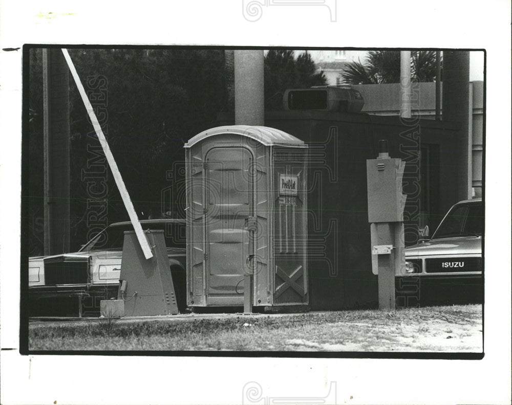 1987 Press Photo portable toilet Pinellas Bayway toll - Historic Images