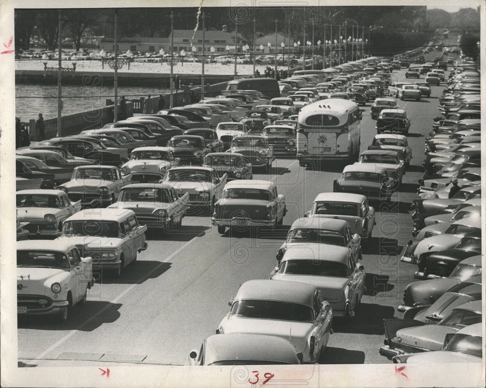 1960 Press Photo St. Petersburg Municipal Pier Traffic - Historic Images