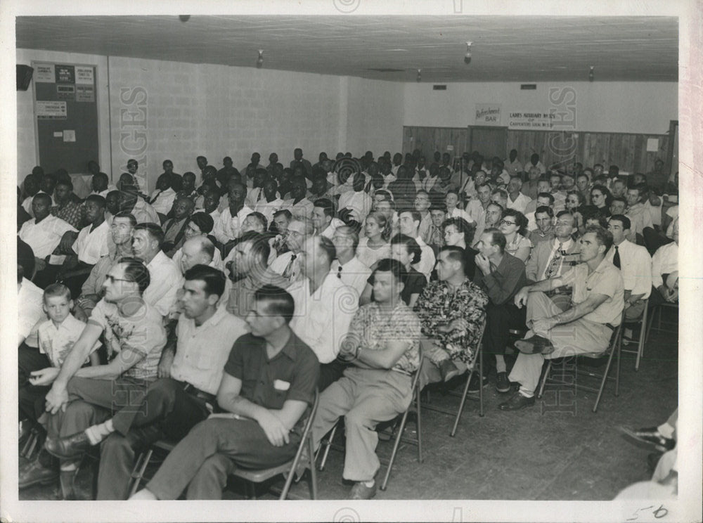 1951 Press Photo Strikers Union Carpenter&#39;s Hall - Historic Images