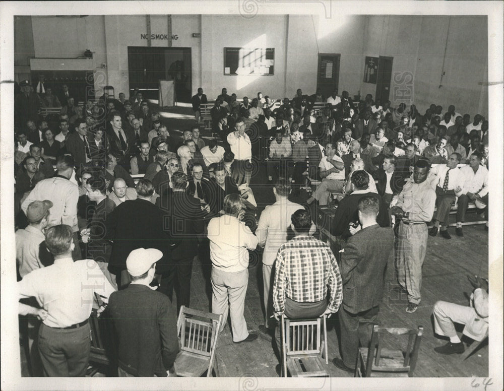 1951 Press Photo Municipal Workers Seek Artitration - Historic Images