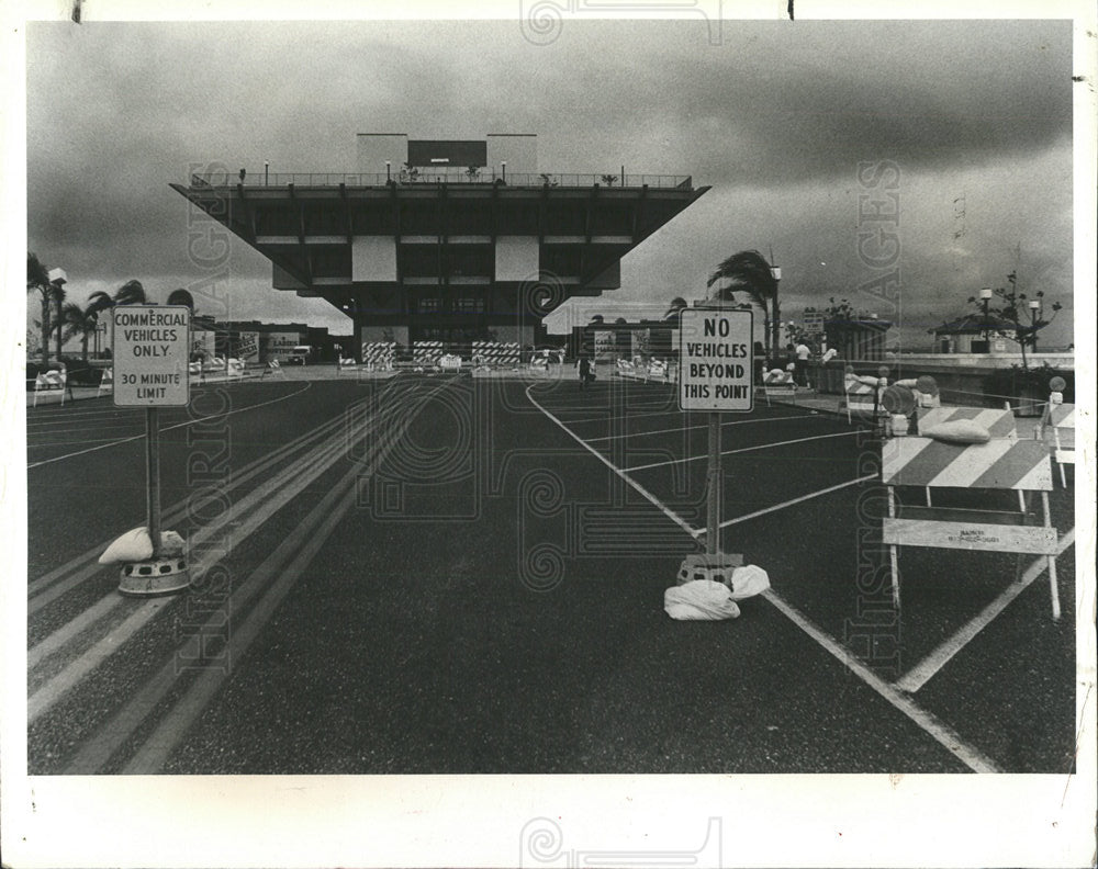 1980 Press Photo Roadway Shut Down To Motorists - Historic Images