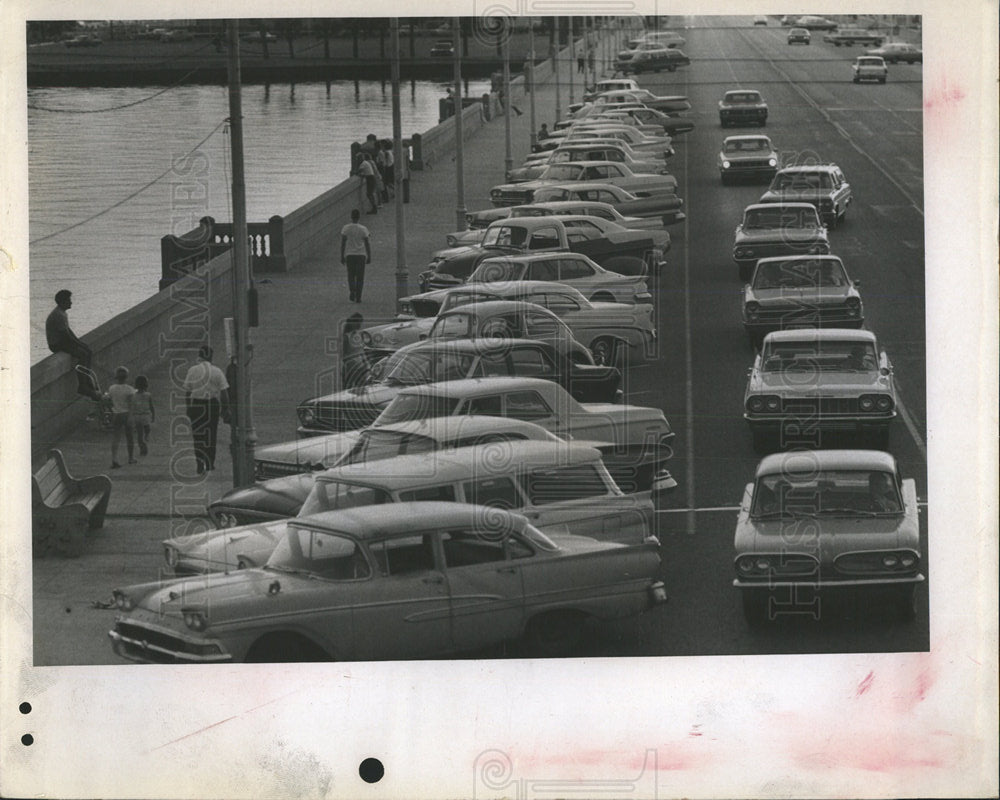 1967 Press Photo Cars Parked St. Pete Municipal Pier - Historic Images