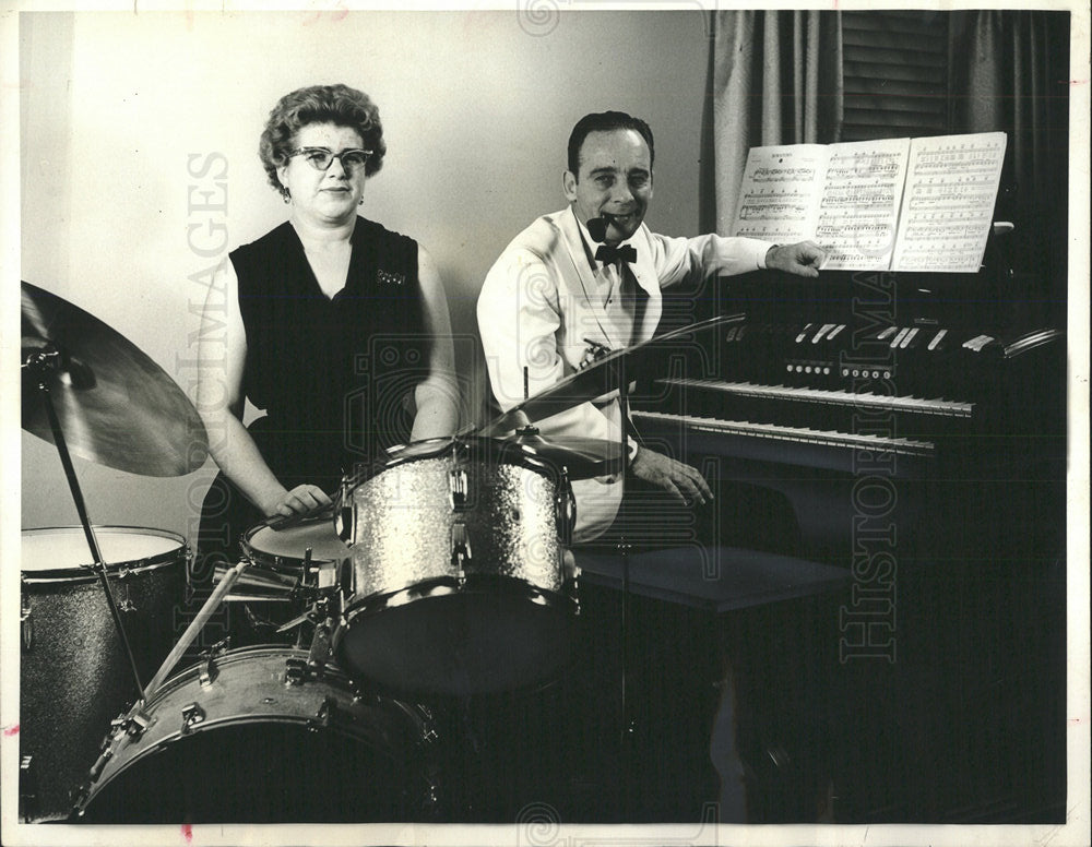 1968 Press Photo Fred Richards Duo Joanne drummer - Historic Images