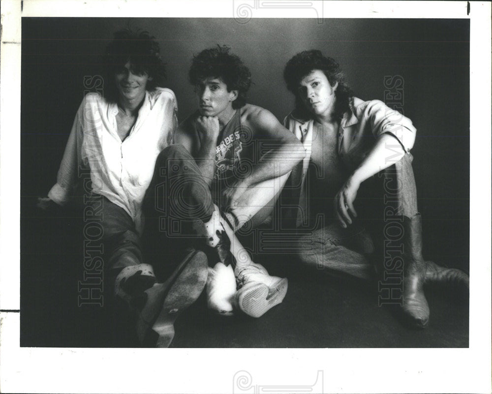 1988 MUSICAL GROUP DELORIS TELESCOPE - Historic Images