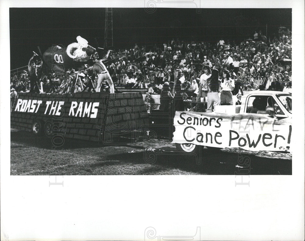 1975 Press Photo Manatee HS Senior Class Float Parade - Historic Images