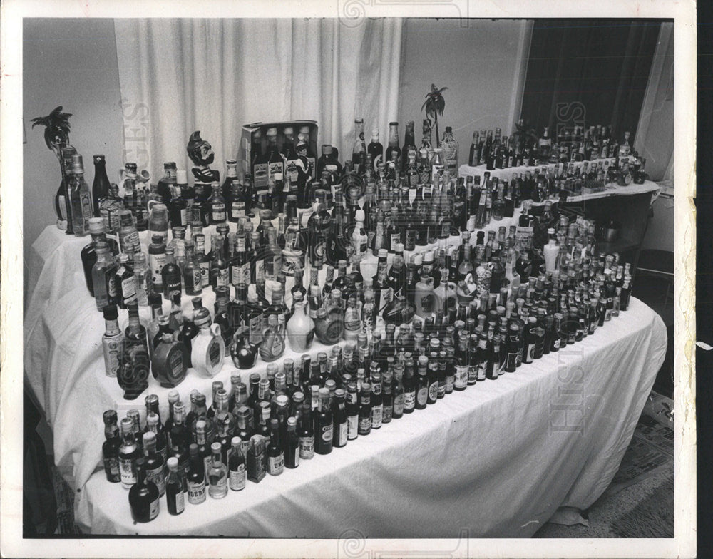 1969 Press Photo Albert Grays collection of 500 bottles - Historic Images