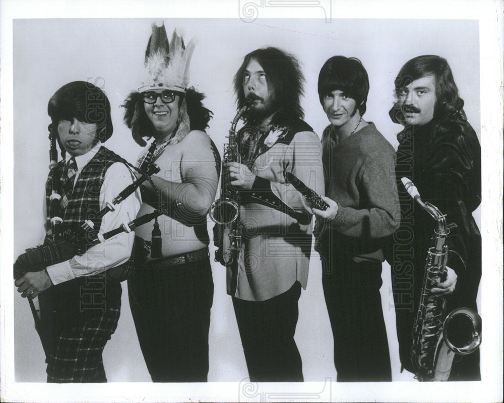 Press Photo Musical Group Turtles Goofy Promo Picture - Historic Images