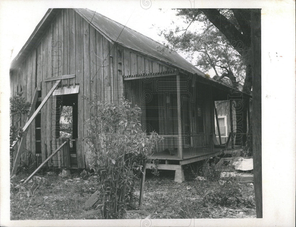 1969 Press Photo Bradenton Florida house is falling in - Historic Images