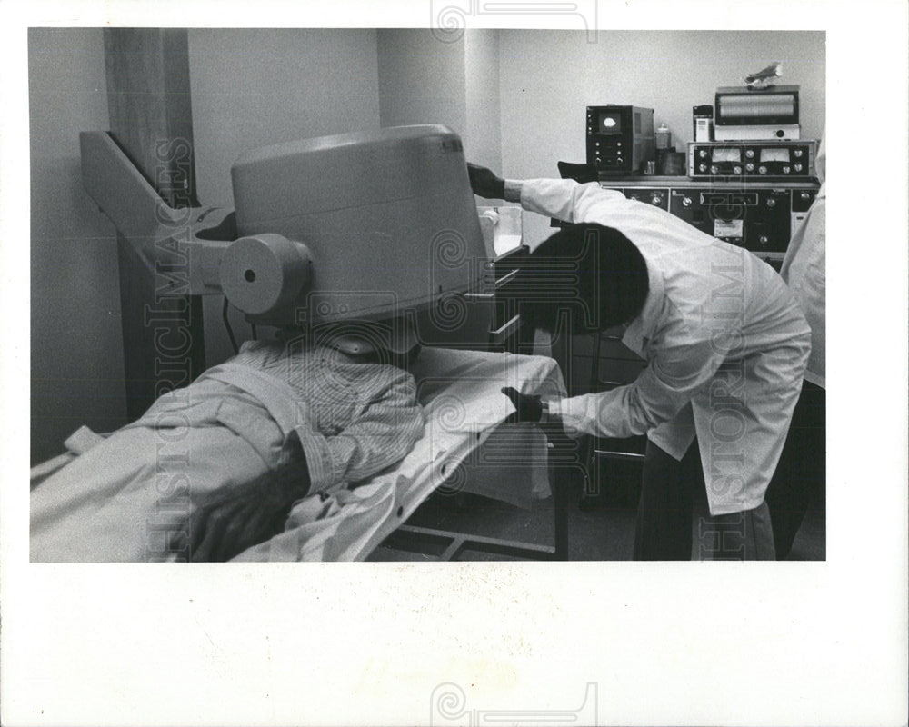 1976 Press Photo Nuclear Brain Scan - Historic Images