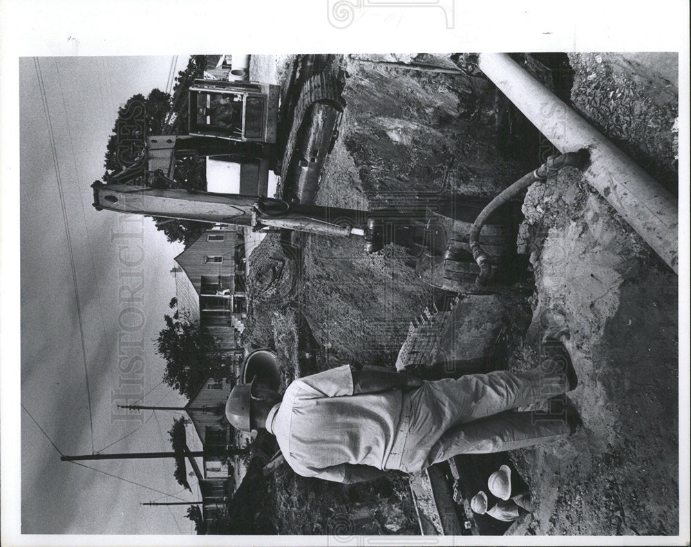 1977 Press Photo Construction on street Bradenton Fl. - Historic Images