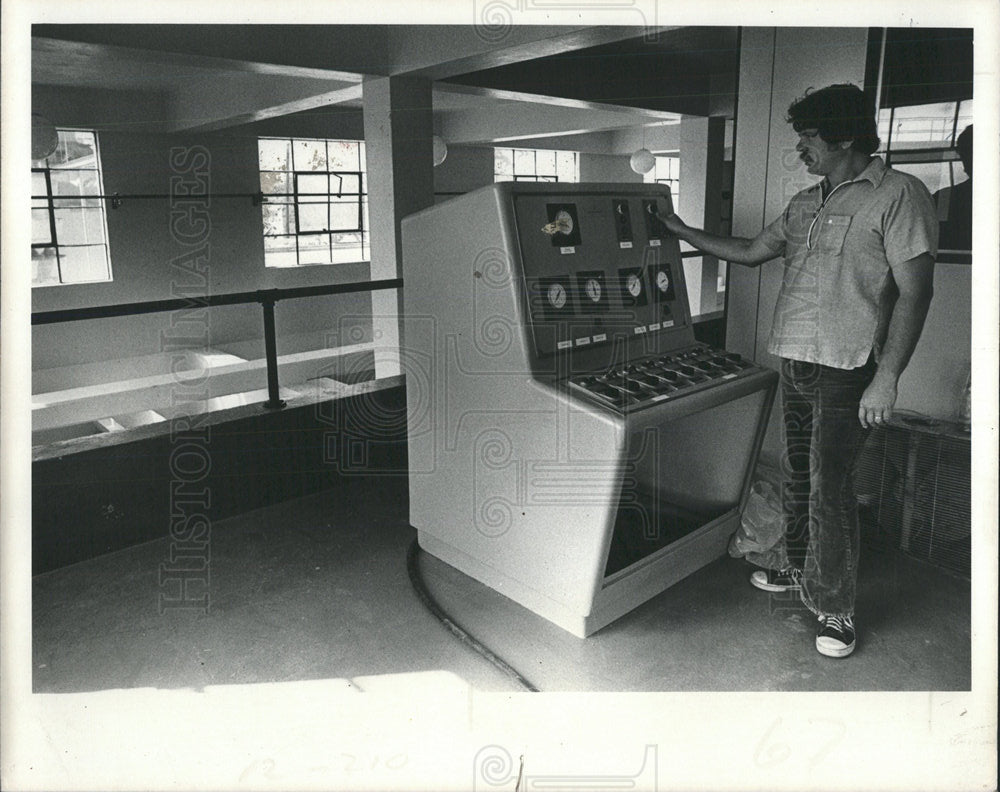 1977 Press Photo Water Treatment Computer System - Historic Images