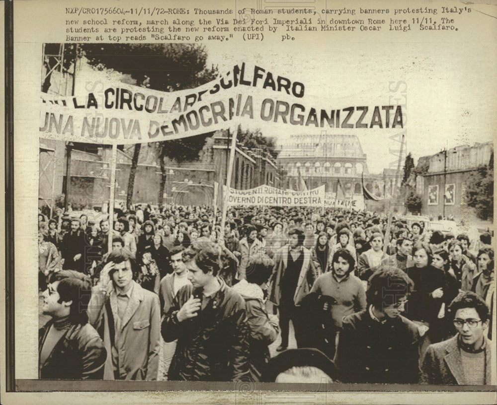 1972 Press Photo Thousands Roman Students Via Dei - Historic Images