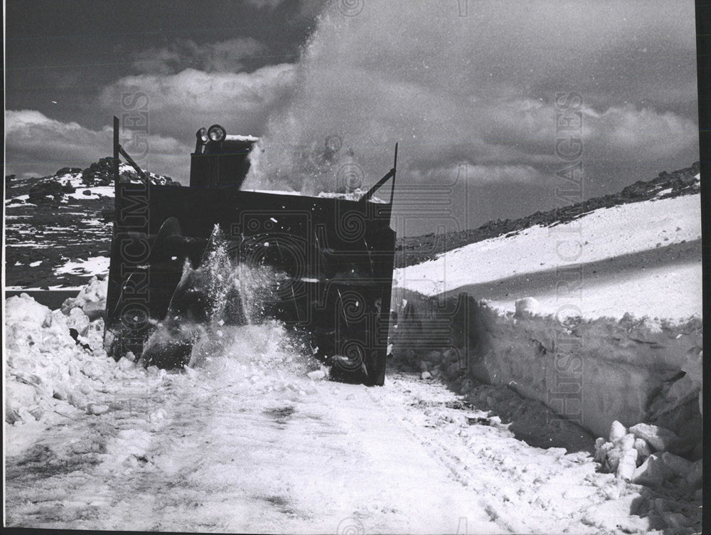 Press Photo Plowing the roads on Pike&#39;s Peak - Historic Images