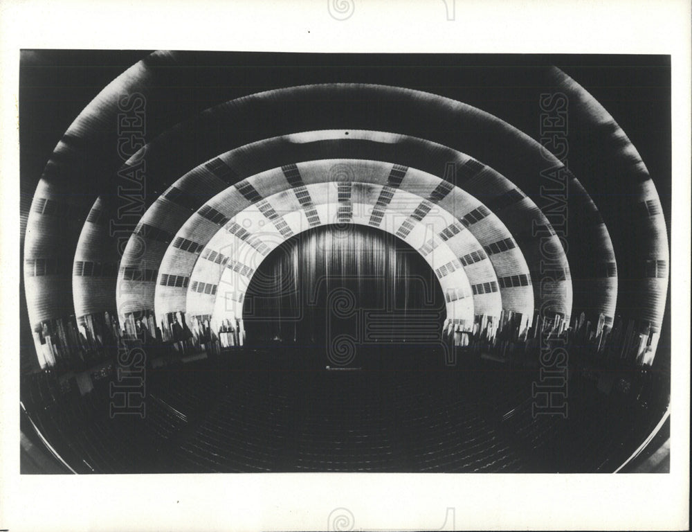 1982 Press Photo Radio City Music Hall Stage Crowds - Historic Images