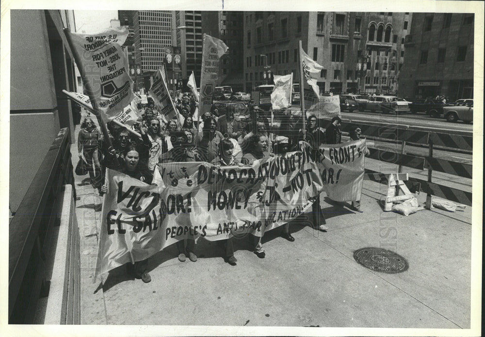 1981 Press Photo Protestors US El Salvador Chicago - Historic Images