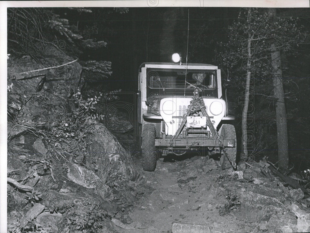 1962 Press Photo Fire Fighters Rugged Terrain Jeep - Historic Images