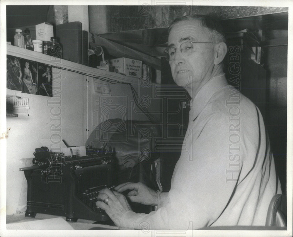 1947 Press Photo Mayor Fred Nickels - Historic Images