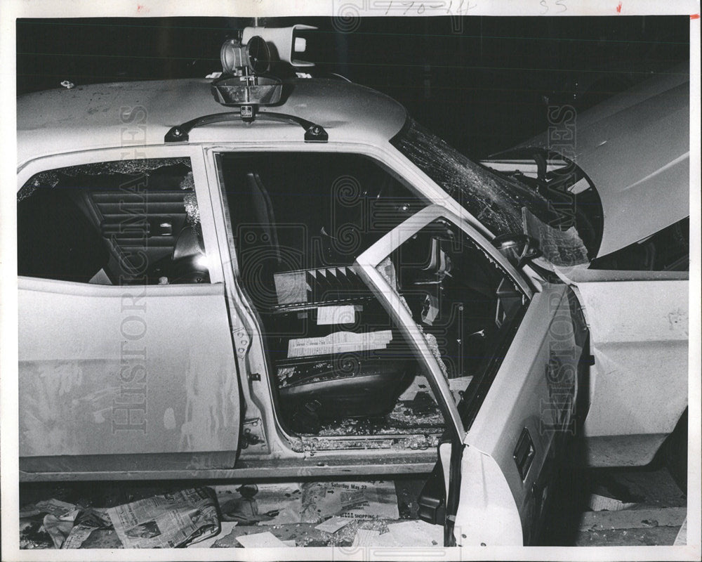 1971 Press Photo Colorado Riots Destroy Police Car - Historic Images