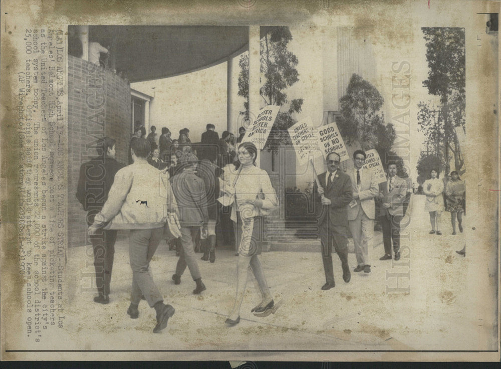 1970 Press Photo Teachers Strike Belmont High School LA - Historic Images