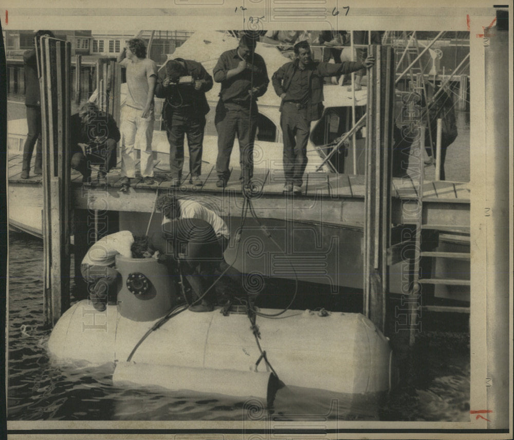 1972 Press Photo Submarine Wouldnt Sink - Historic Images