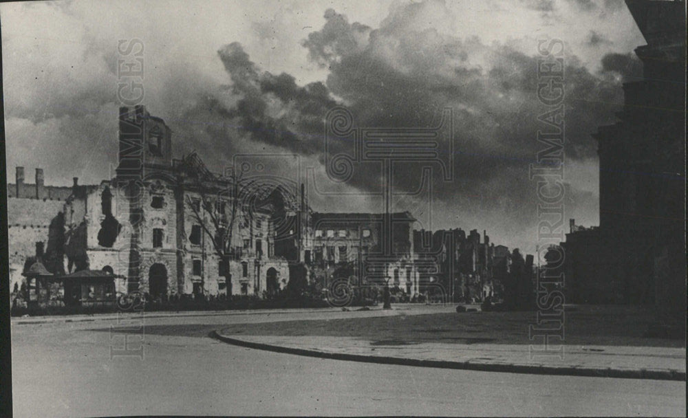 Press Photo Poland Cities Warsaw Building Scott Theater - Historic Images