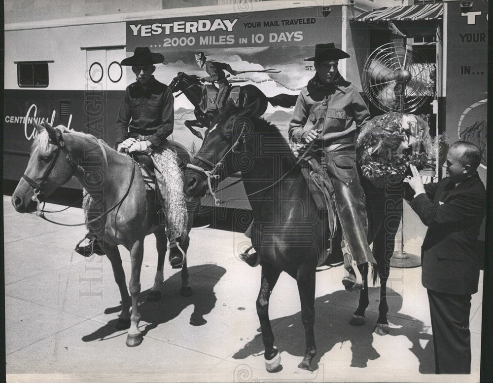 1960 Press Photo Pony express - Historic Images