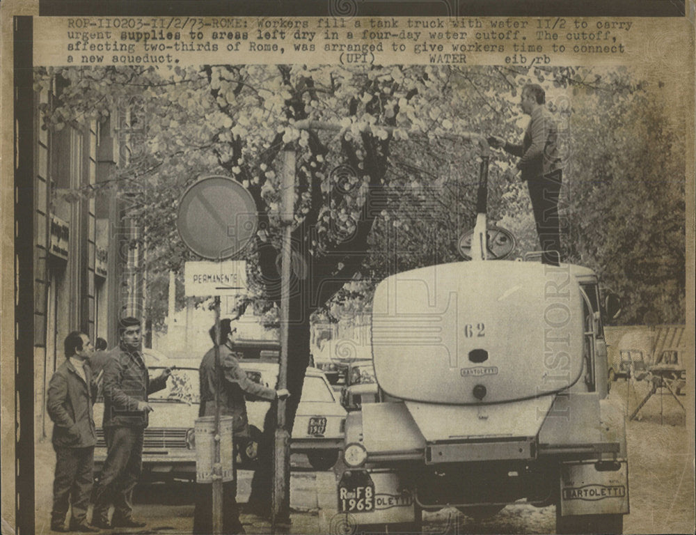 1973 Press Photo Rome Woker Truck Tank Water Supply - Historic Images