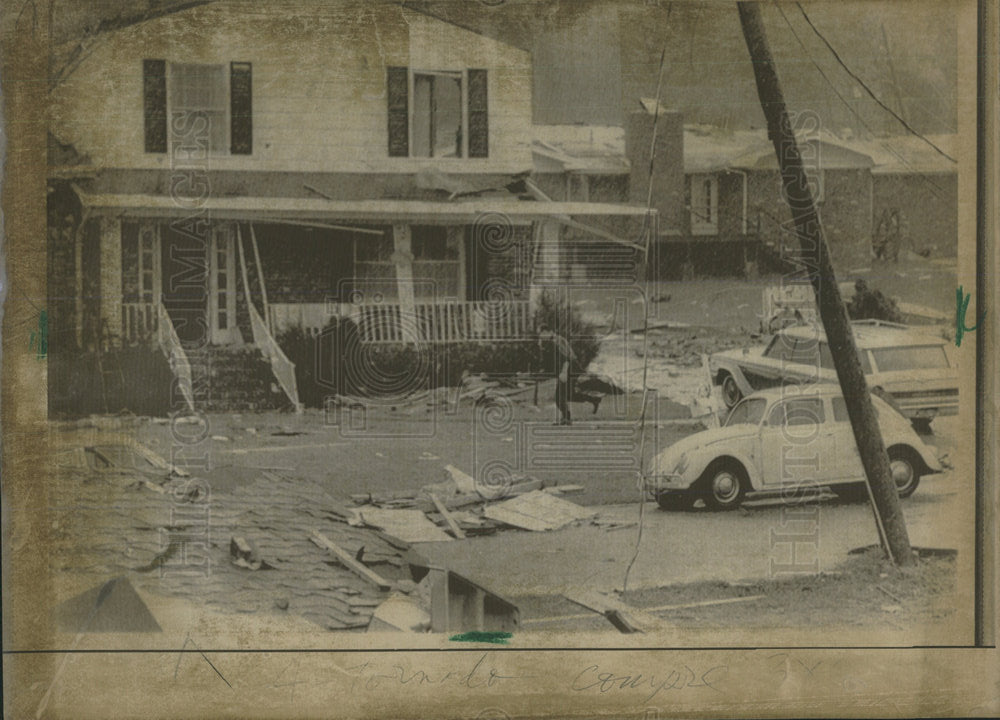 1967 Press Photo Tornadoes Struck Driving Rain Storm - Historic Images