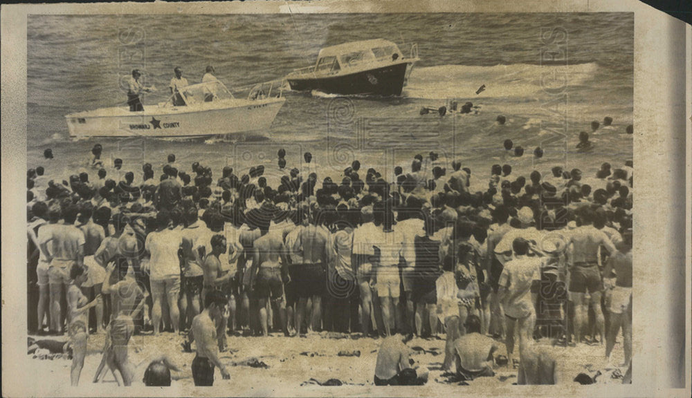 1969 Press Photo Ft Lauder dale police Boats Students - Historic Images