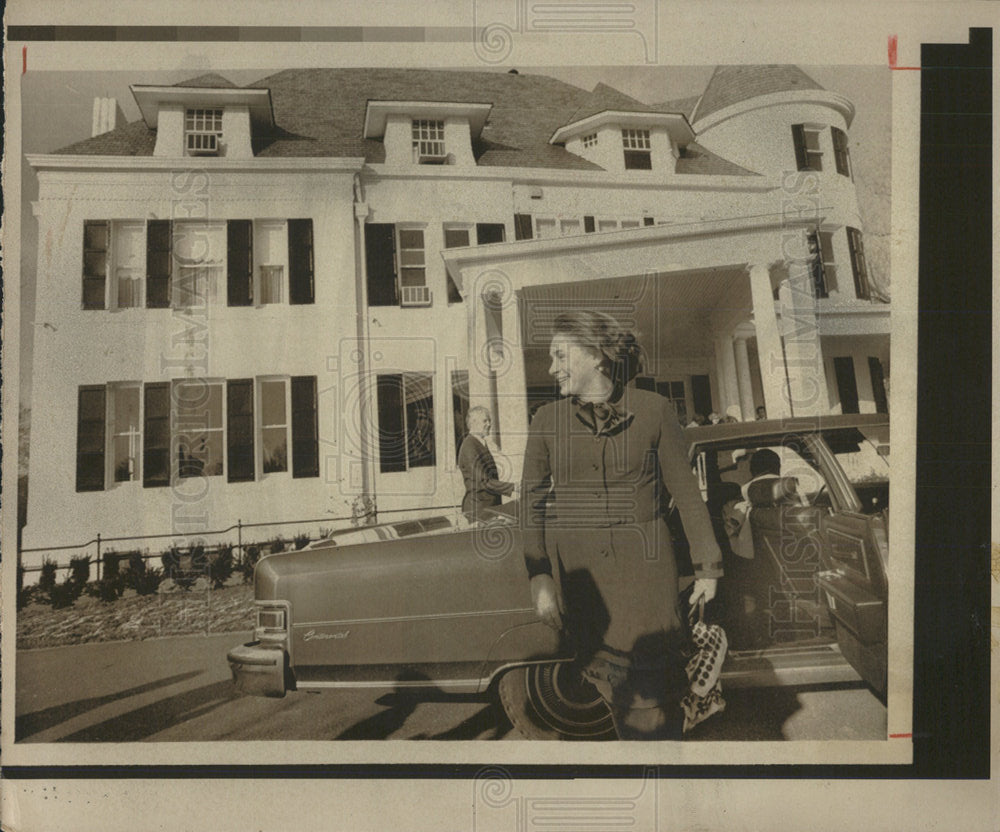 1975 Press Photo Happy Rockefeller Nelson residence - Historic Images