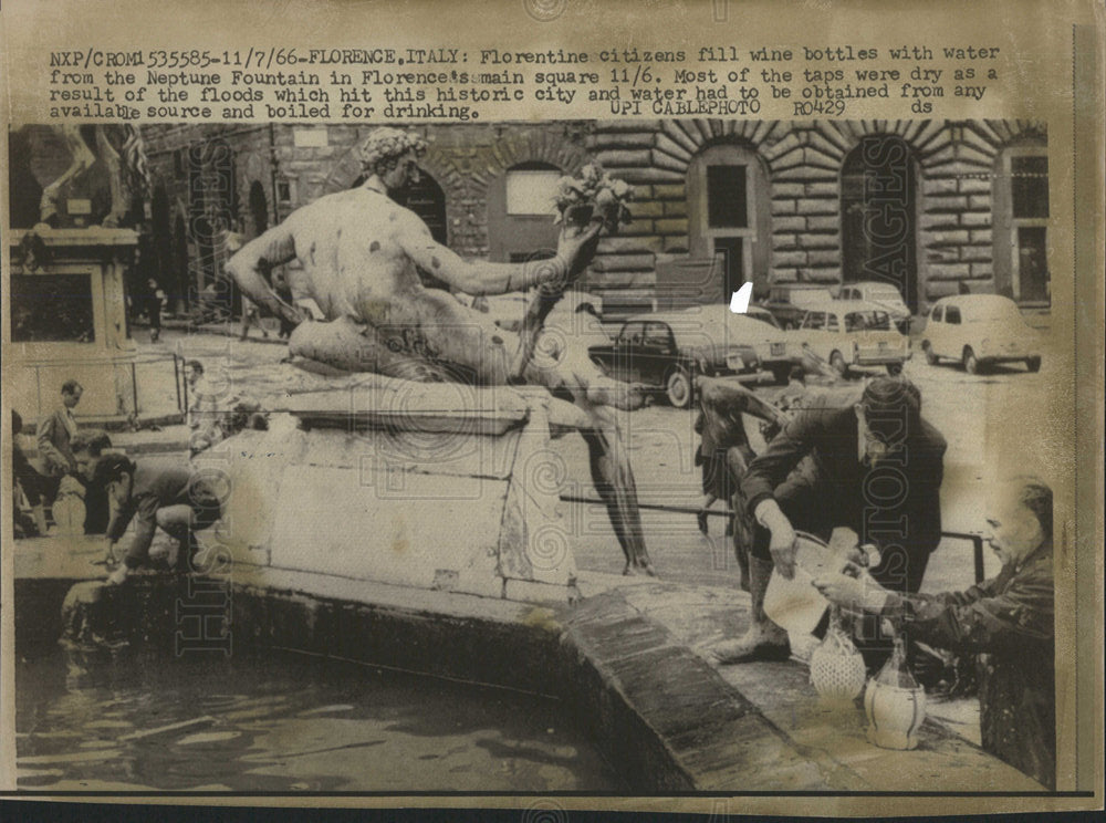 1966 Press Photo Florence Italy Athene Fountain Water - Historic Images