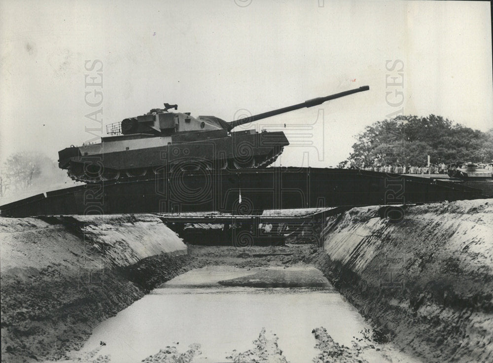 1961 Press Photo British Army Chobham England Vehicle - Historic Images