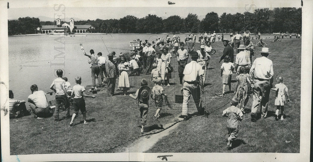 1940 Press Photo Denver Fowl City Park lake fishing - Historic Images