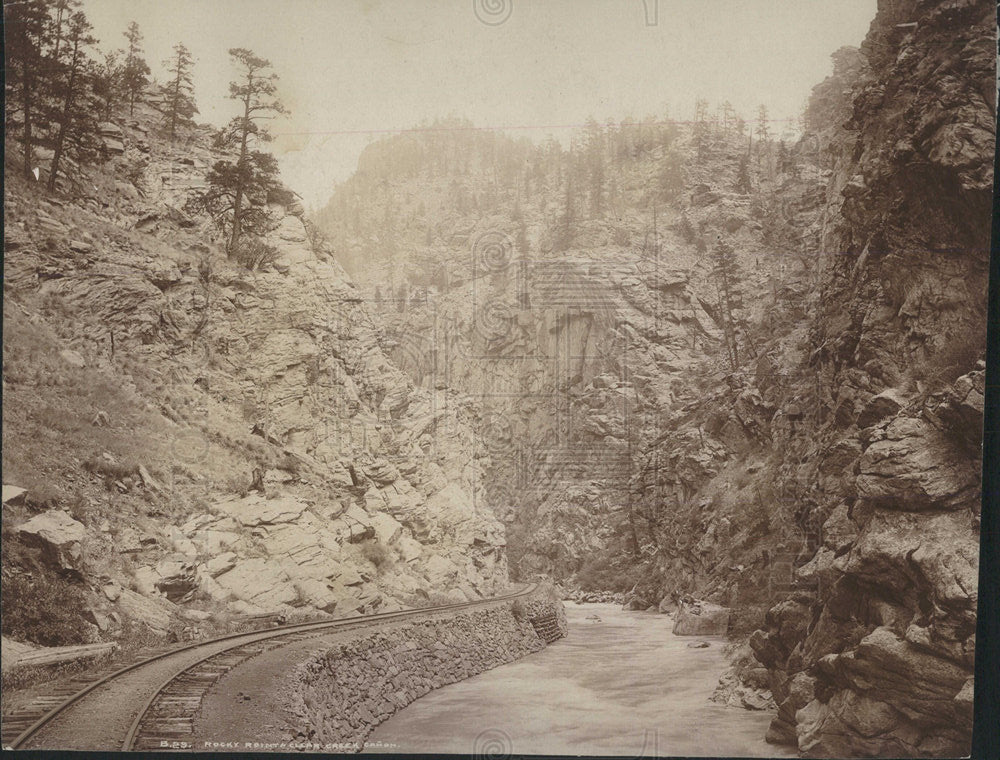 Press Photo Rail Road Two Mountain Snap Beautiful View - Historic Images