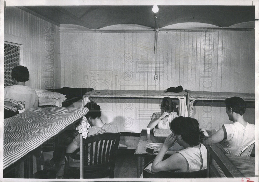 1955 Press Photo A Woman&#39;s domitory in county jail - Historic Images