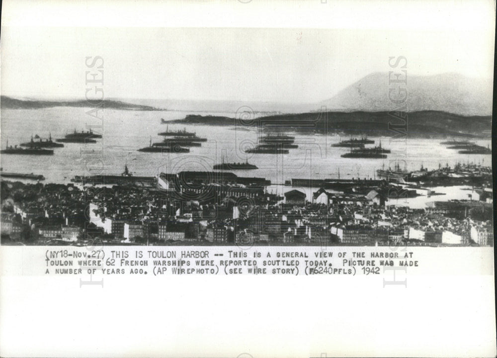 1942 Press Photo Harbor Toulon French warships scuttled - Historic Images