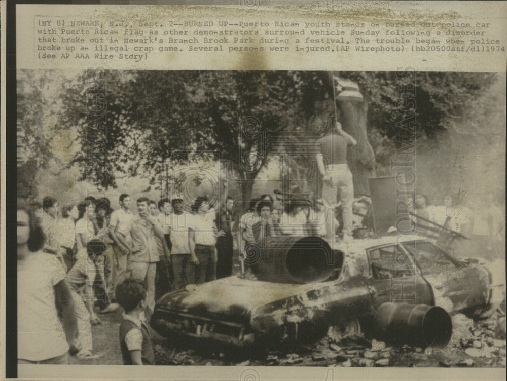 1974 Press Photo Puerto Rican youth on demonstration. - Historic Images