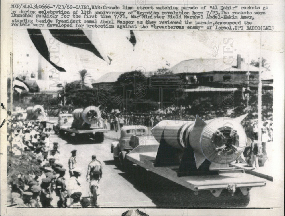 1962 Press Photo Crowds Lime Street Al Cabir Rockets - Historic Images