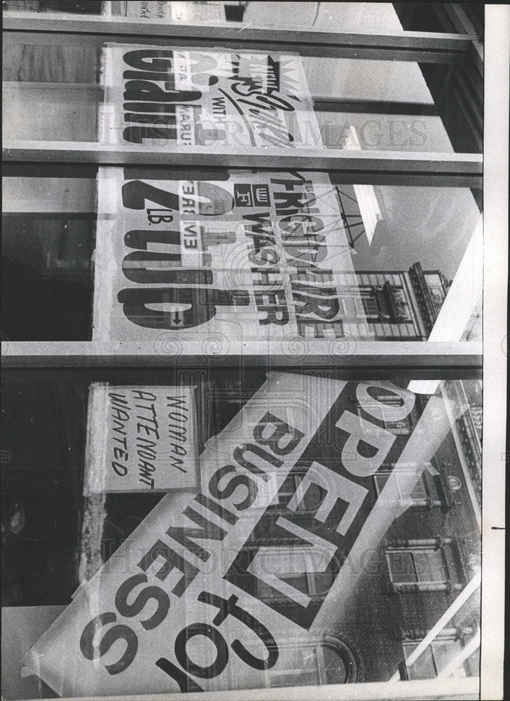 1970 Press Photo Typical Sign Times Milwaukee Way - Historic Images