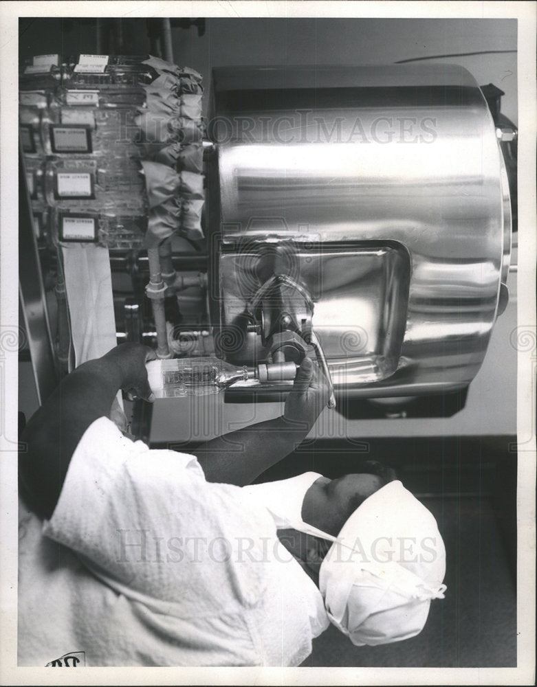 1961 Press Photo Mother Milk Bank Health Board - Historic Images