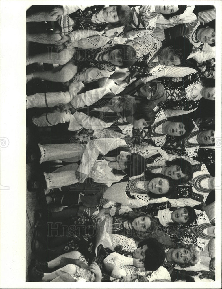 1977 Press Photo Millard International Chorus Members - Historic Images