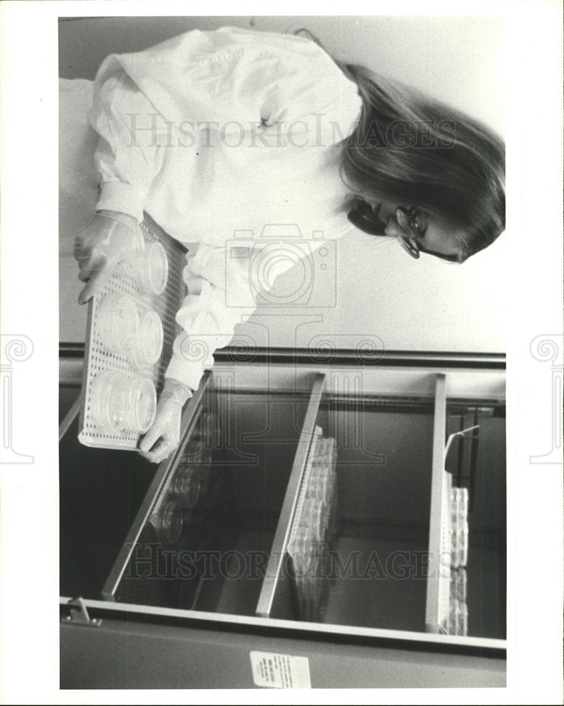 1981 Press Photo Micro Organisms Incubator - Historic Images