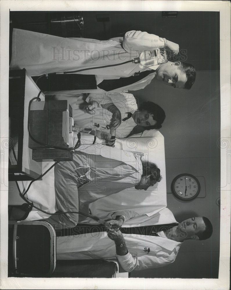 1952 Press Photo Cancer Treatments U.S. Naval Hospital - Historic Images