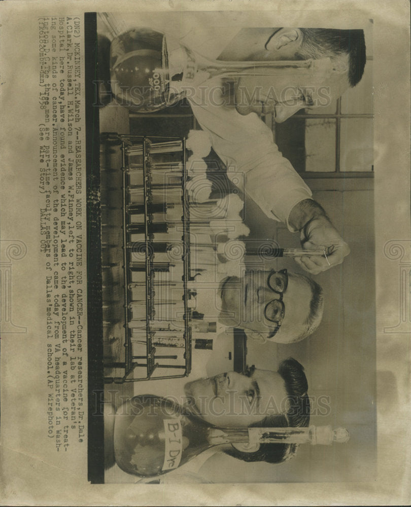 1958 Press Photo Cancer Researchers Dale A Clark - Historic Images