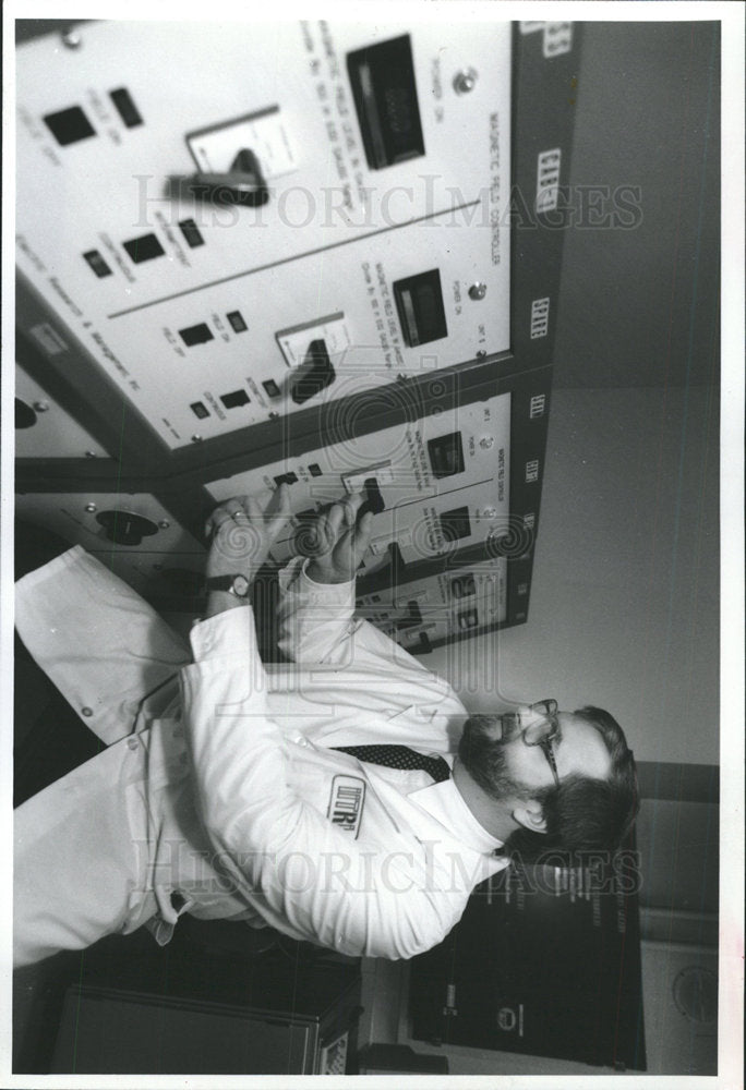 1983 Press Photo Biologist David McCormick Cancer Sci - Historic Images