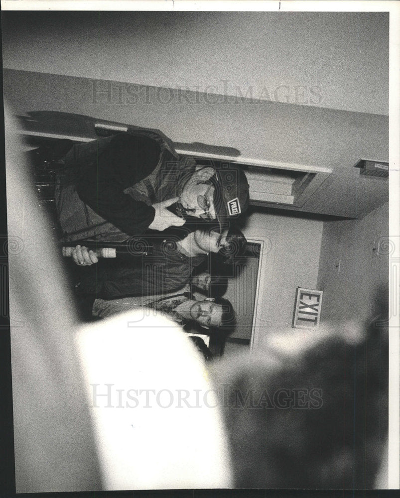 1978 Press Photo Simulated Hostage Scene Carol Stream - Historic Images