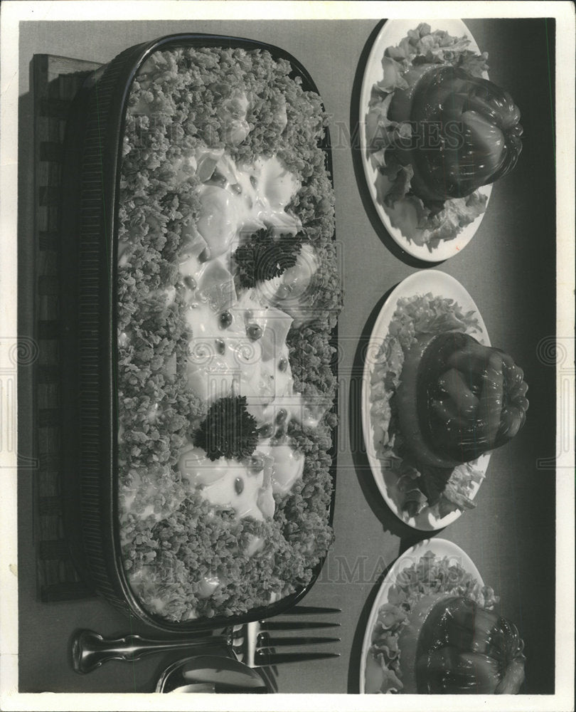 1967 Press Photo Company Dinner Casserole Sunday Ham - Historic Images