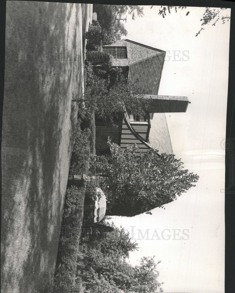 1948 Press Photo HEDGE JAPANESE BARBERRY - Historic Images