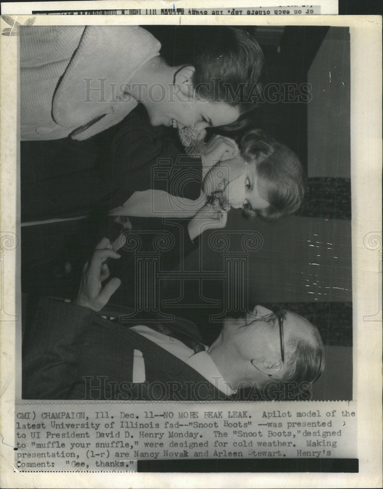 1976 Press Photo &quot;Snoot Boots&quot; presented to David Henry - Historic Images