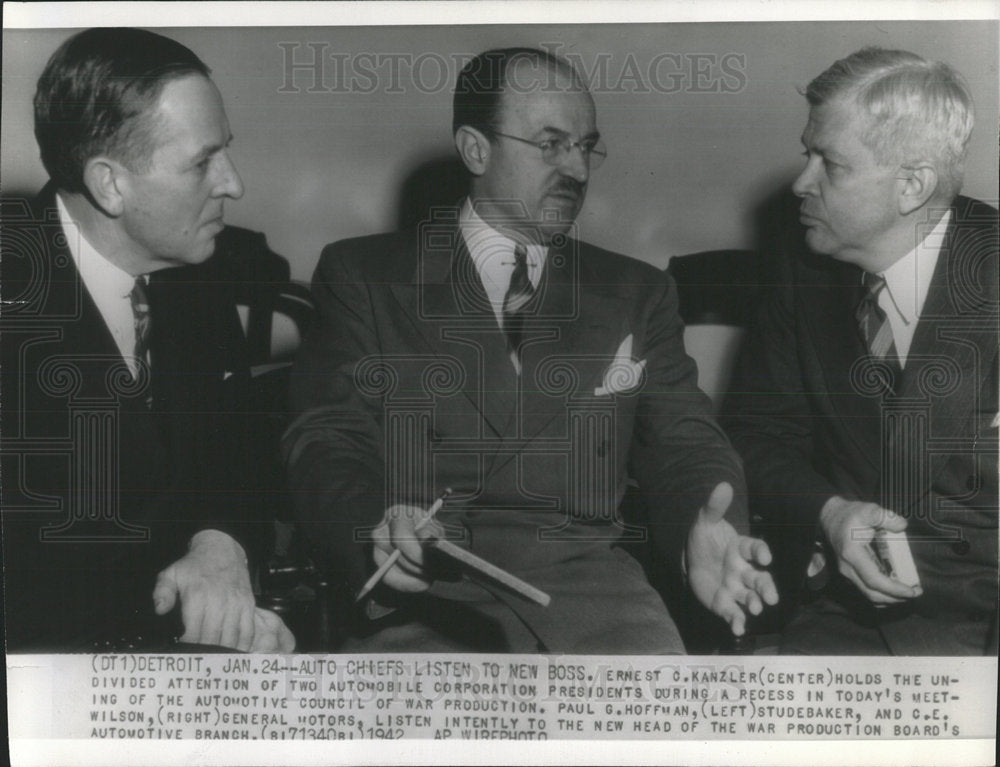 1942 Press Photo Auto Chiefs Listen To Ernest Kanzler - Historic Images